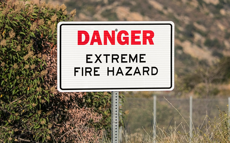 wui community risk reduction - sign warning of extreme fire hazard